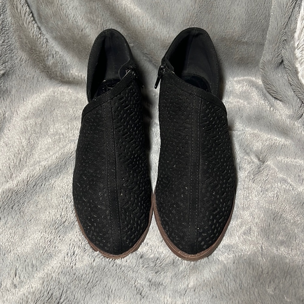 City classified suede booties black